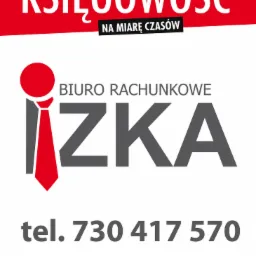 Logo biura rachunkowego IZKA z czerwonym krawatem symbolizującym osobę, hasło 'KSIĘGOWOŚĆ NA MIARĘ CZASÓW', numer telefonu i adres e-mail w Sokolowie Podlaskim.