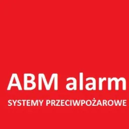 Czerwone tło z białym napisem ABM alarm SYSTEMY PRZECIWPOŻAROWE.