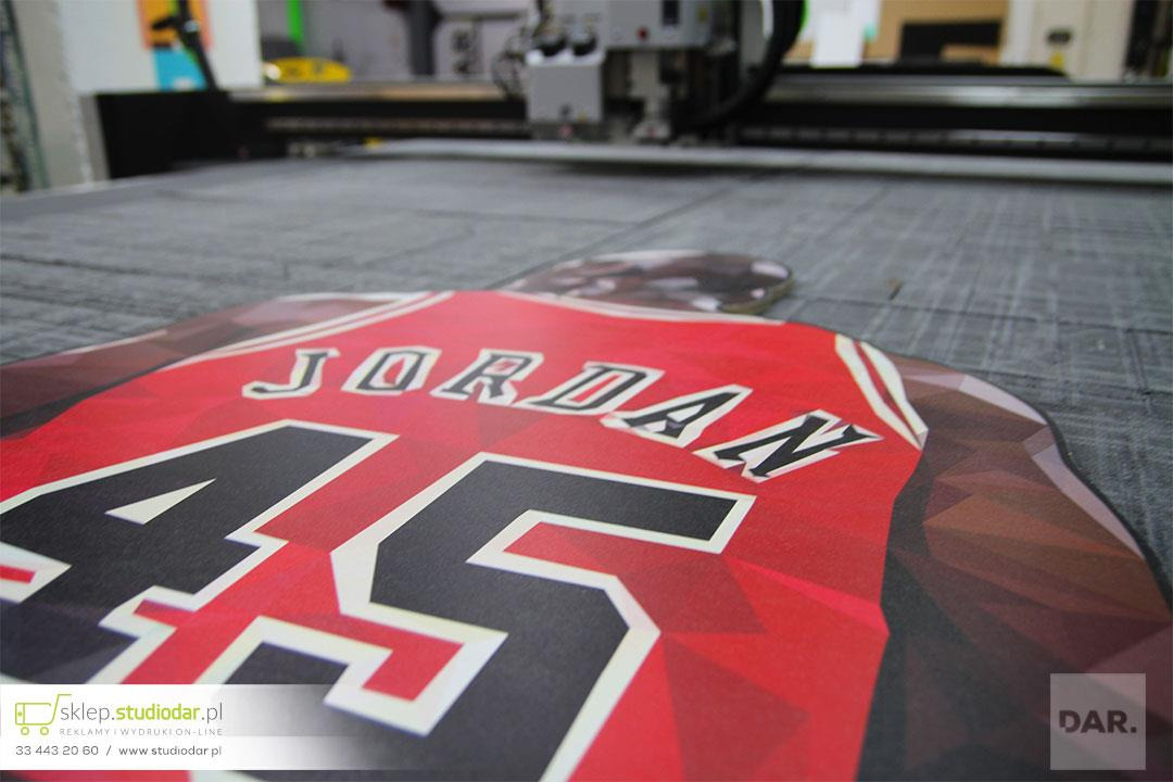 Oferujemy druk na sklejce wraz z frezowaniem do dowolnego kształtu.