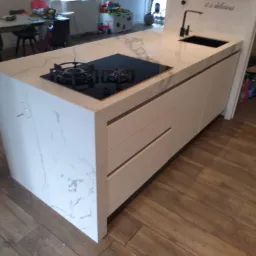 Ceramika klejona pod kontem 45 stopni gr.8cm