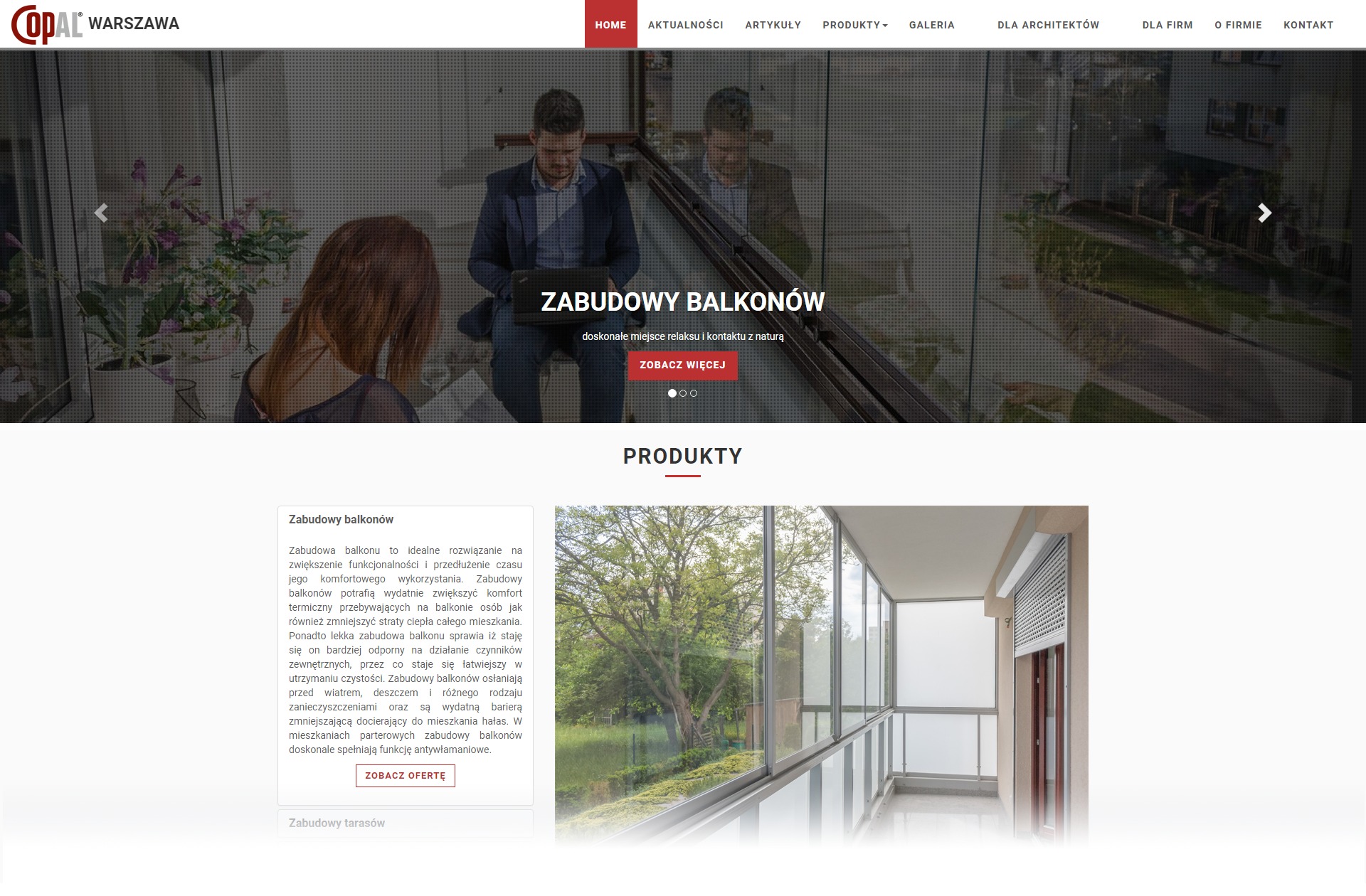 Strona internetowa firmy COAPL prezentująca zabudowy balkonów, widoczni mężczyzna z laptopem i kobieta z kwiatami na balkonie.