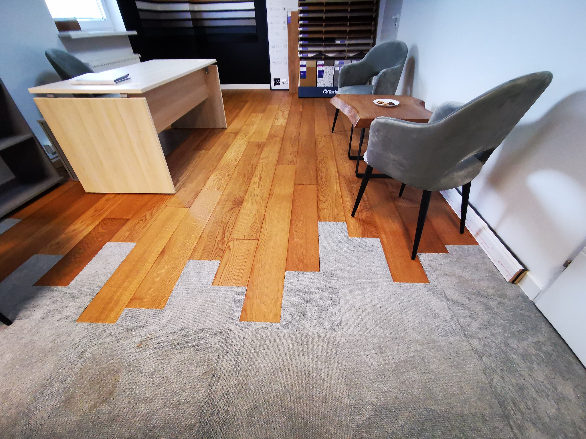 Biuro - Warszawa Deska warstwowa połączona z płytką dywanową