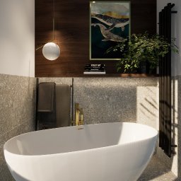 Simple Form Renia Bartoszek - Nowoczesna łazienka z wolnostojącą wanną, złotą armaturą i dekoracyjnym oświetleniem. Na ścianie obraz z motywem morskim i drewniane panele ścienne.