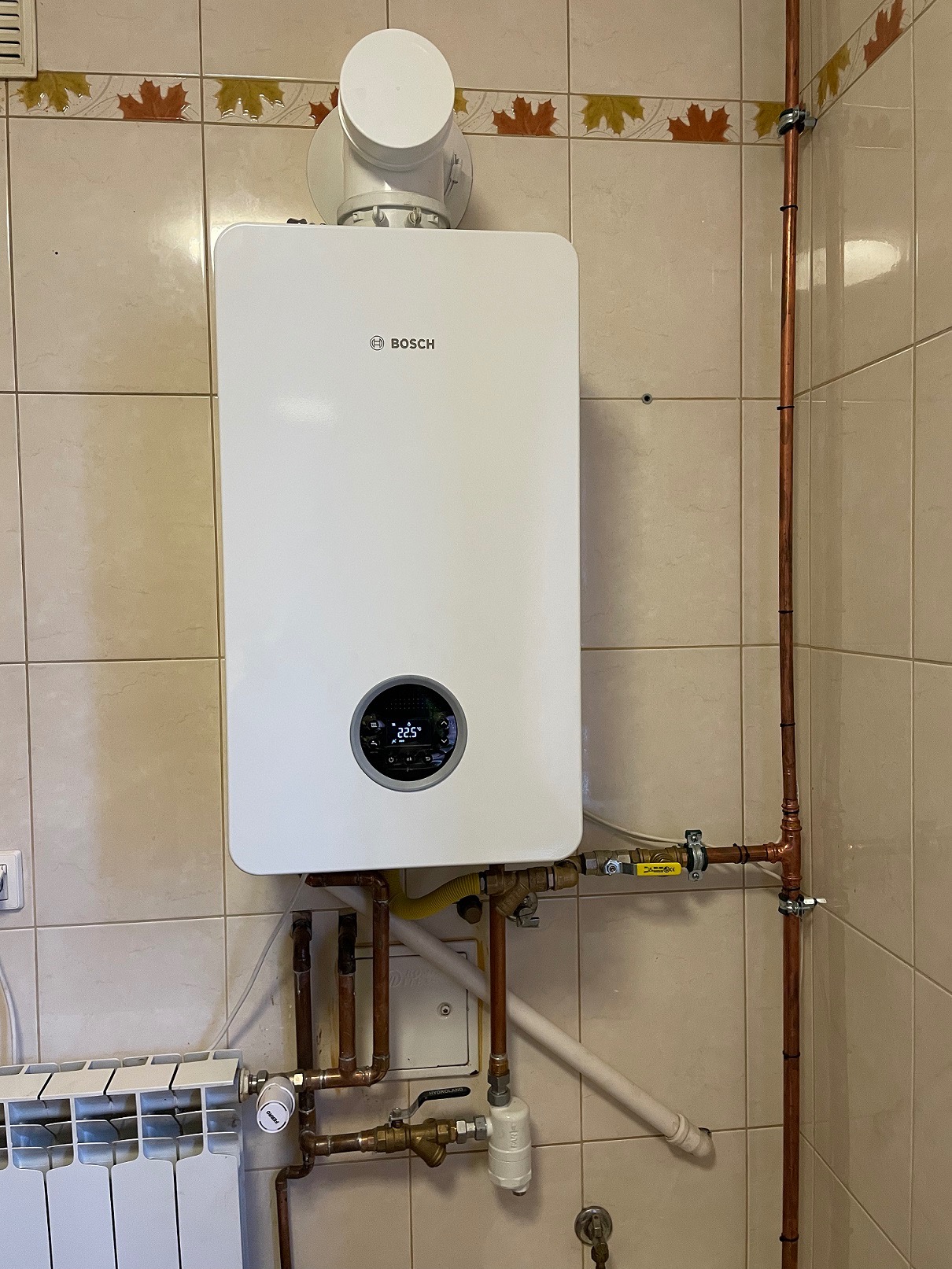 Montaż kotła Junkers-Bosch.