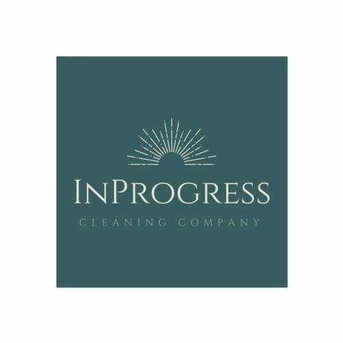 Logo firmy sprzątającej Inprogress Cleaning Company na ciemnozielonym tle z symbolem wschodzącego słońca.