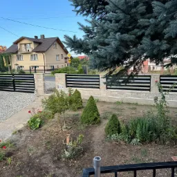 Palisada aluminiowa malowana proszkowo. Ogrodzenie wykonane systemem joniec.