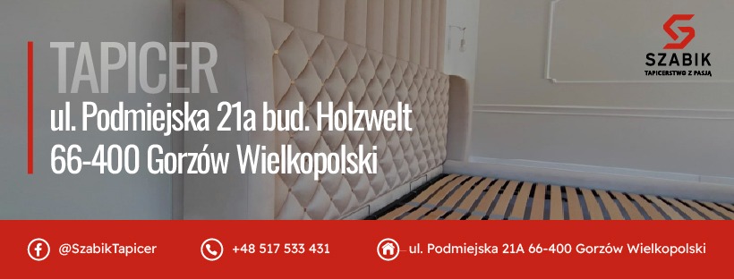 Beżowe, tapicerowane wezgłowie łóżka z pikowaniem w romby, widoczne drewniane listwy stelaża. W tle biała ściana z dekoracyjną listwą.