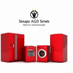 Grafika 3D przedstawiająca logo firmy Senapo AGD Serwis nad zestawem czerwonych urządzeń AGD: lodówki, piekarnika i pralki, na białym tle.