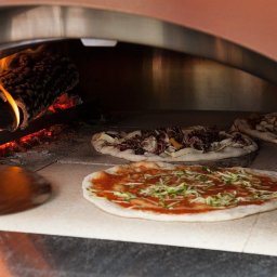 Domowy piec do pizzy na drewno - szybko nagrzewający się i ekonomiczny
