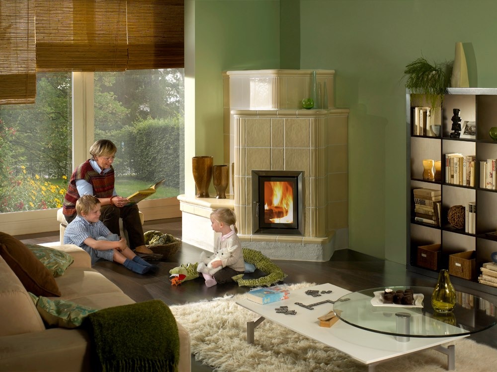 W chłodniejsze dni przy akumulacyjnym piecu kaflowym