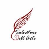 Stylizowane logo firmy z nazwą 'Salvatore Dell'Arte' i elementem graficznym przypominającym skrzydło w odcieniach czerwieni.