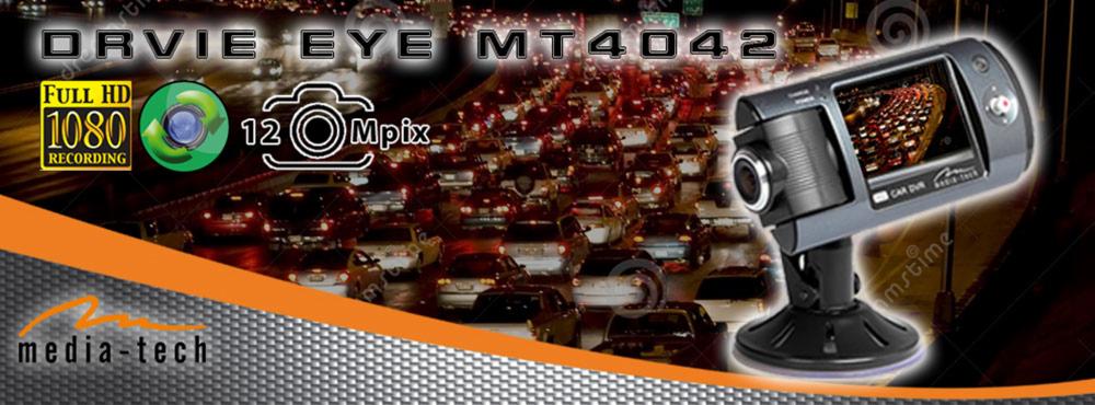 Kamera samochodowa DRVIE EYE MT4042 z widokiem nagrania korka ulicznego w tle, logo Media-Tech u dołu.