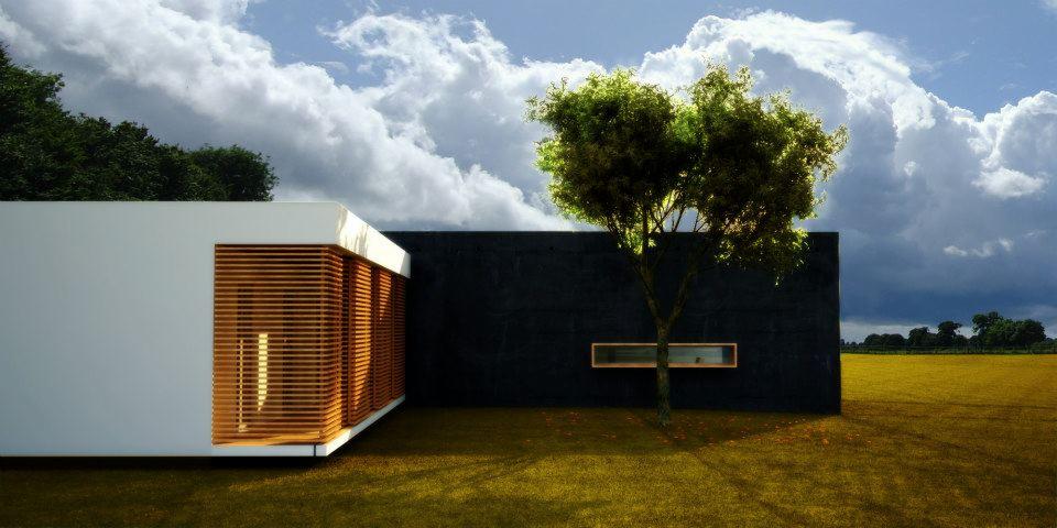 Nowoczesny, minimalistyczny budynek z białymi ścianami i drewnianymi żaluzjami, przylegający do czarnej ściany z poziomym oknem, na tle zachmurzonego nieba i pola.
