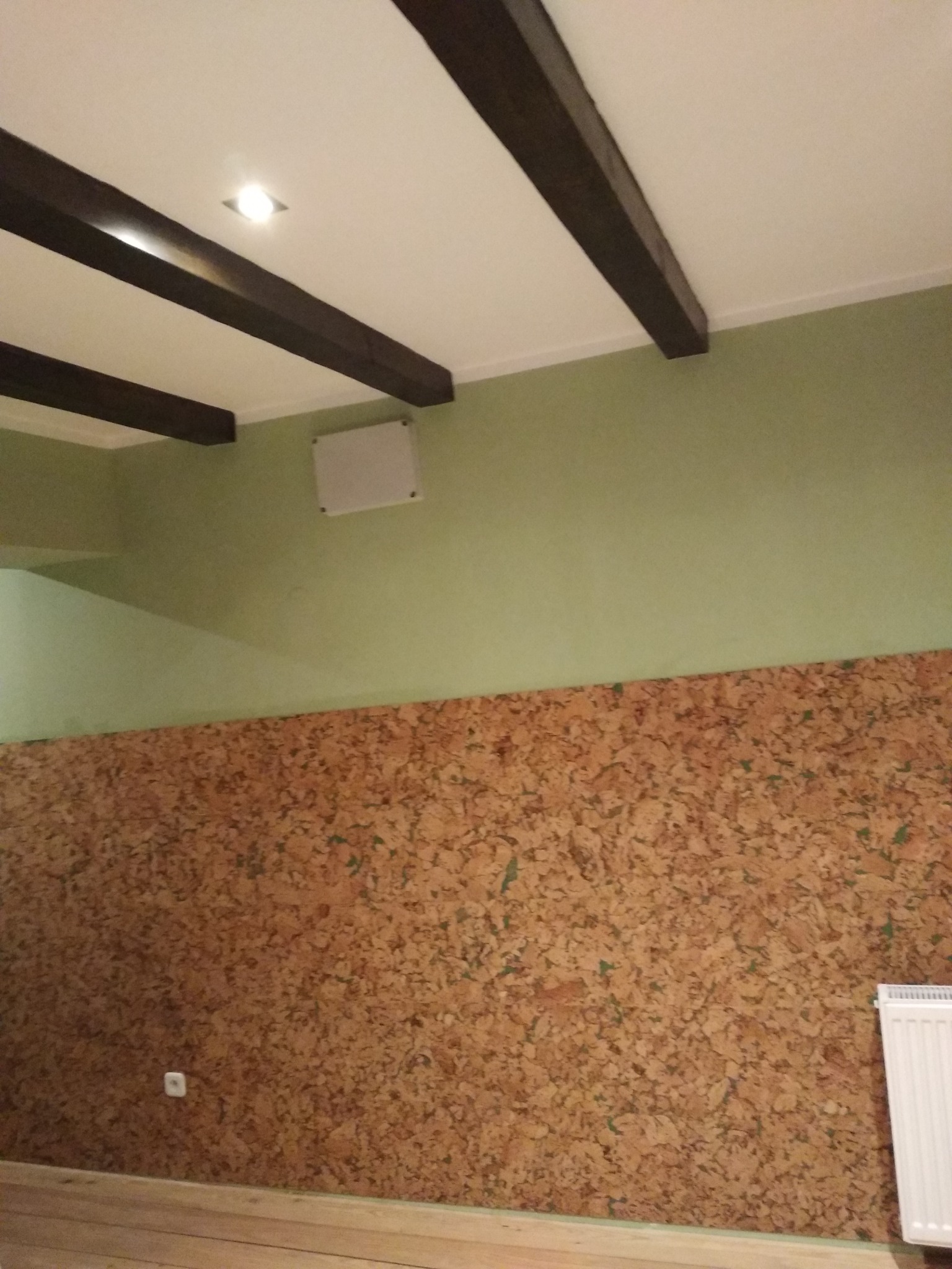 Korek, układanie boazeri korkowej ściennej