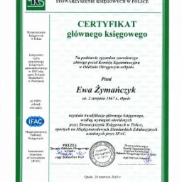 Skan certyfikatu głównego księgowego wydanego przez Stowarzyszenie Księgowych w Polsce dla Ewy Żymańczyk, z pieczęciami i podpisami, datowany na 28 czerwca 2016 r.