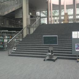 wykładzina biurowa w płytkach open space + schody