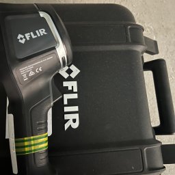 Kamera termowizyjna renomowanej marki FLIR,aby poddasze oraz różne zakamarki były dobrze ocieplone😉