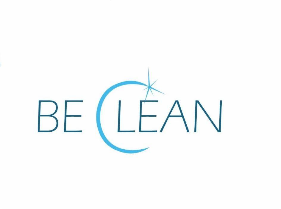 Niebieskie logo 'BE CLEAN' z półokręgiem pod literą 'C' i symbolem gwiazdy nad literą 'E', na białym tle.