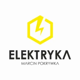 Logo firmy elektrycznej: żółty sześciokąt z symbolem błyskawicy, poniżej czarny napis ELEKTRYKA Marcin Pokrywka.