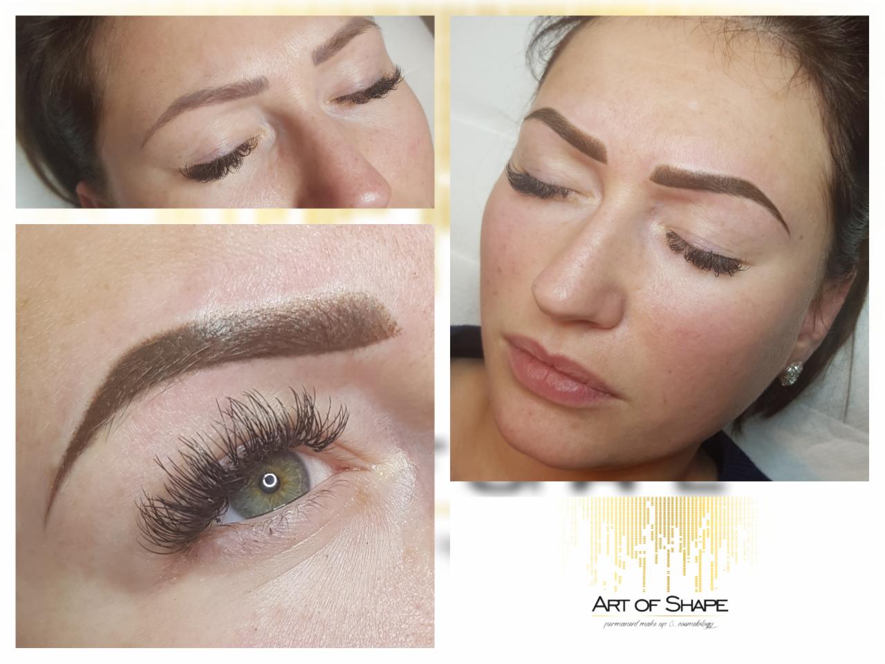 Kobieta po zabiegu makijażu permanentnego brwi, widoczne zbliżenia na brwi i oko z przedłużonymi rzęsami, w tle logo firmy.