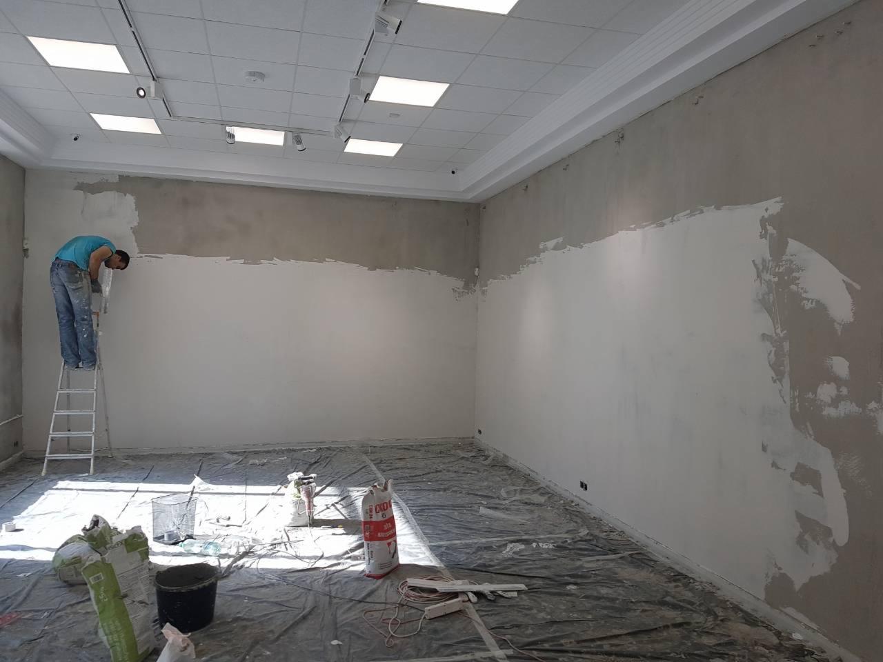 W trakcie wykonania gładzi. Galeria Contrast