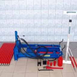 Niebieska hydrauliczna prasa do wciskania rur z zestawem narzędzi i rur w kolorze czerwonym, na tle płytek ceramicznych.