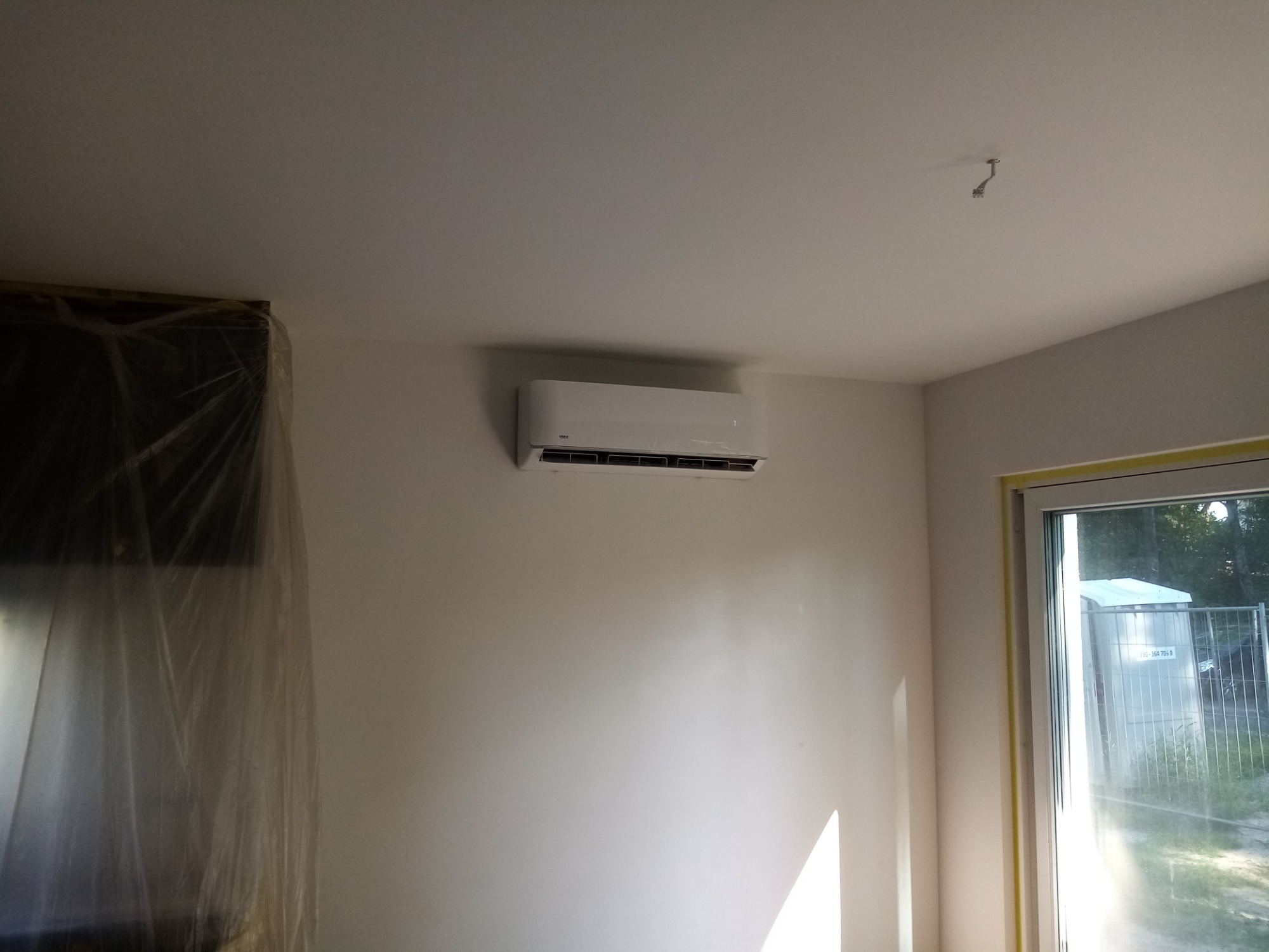 Montaż klimatyzatora R Design Berlin jednostka wewnętrzna.