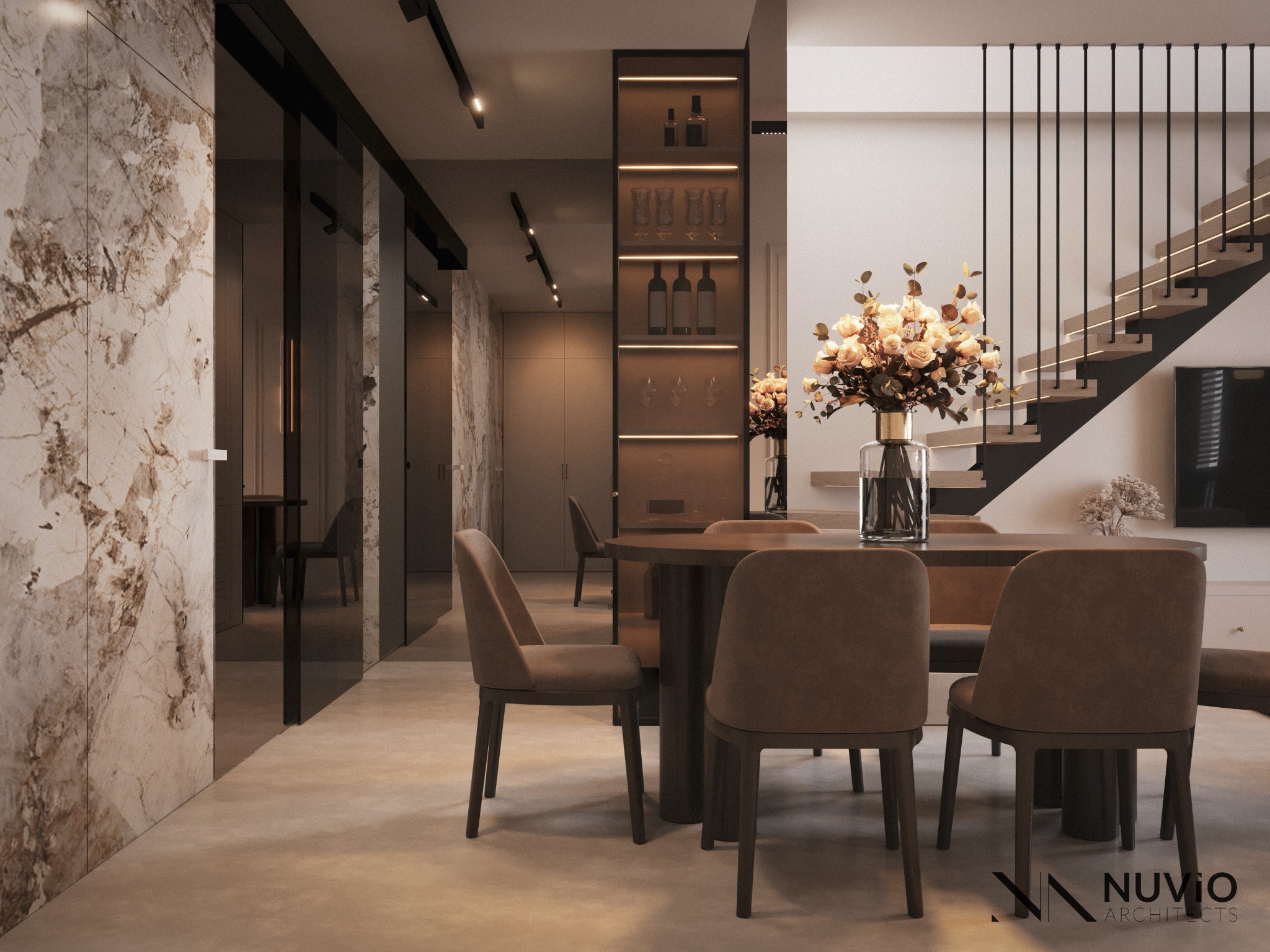 Eleganckie wnętrze jadalni z marmurową ścianą, okrągłym stołem i schodami z podświetleniem. Minimalistyczny design z akcentami kwiatowymi i nowoczesnym oświetleniem.