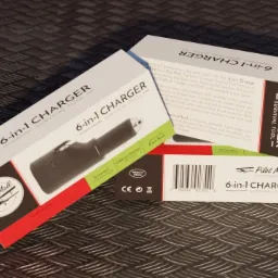 Projekt opakowania i render dla surwiwalowej ładowarki samochodowej.