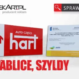 Tablica reklamowa z logo 'Auto Części Hart' w kolorze czerwono-białym oraz ulotka informacyjna o programie regionalnym, prezentowane na jasnoszarym tle z napisem 'TABLICE, SZYLDY'.