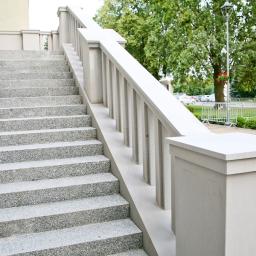 Schody oraz balustrada - granit i piaskowiec
