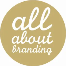 Okrągłe logo w kolorze złotym z białym napisem 'all about branding' dla firmy z Lublińca.