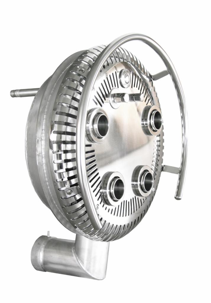 Dysza wlotowa do basenu, wykonana ze stali nierdzewnej, z czterema otworami wlotowymi i perforowaną obudową.