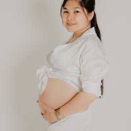 Sesja ciążowa w studio. Sesja dla pary.