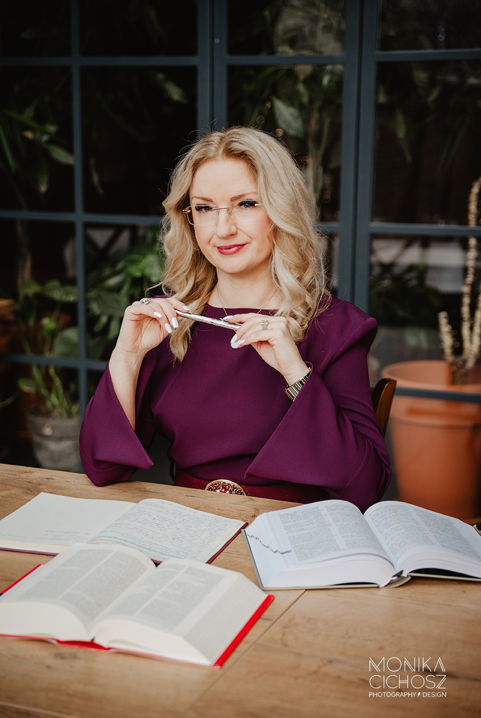 Sesja biznesowa w kawiarni.