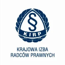 Niebieskie logo Krajowej Izby Radców Prawnych (KIRP) z paragrafem w wieńcu laurowym na białym tle.