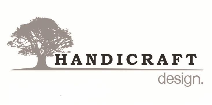Logo firmy Handcraft Design z motywem drzewa po lewej stronie nazwy.