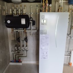 NTS-INSTAL SPÓŁKA Z OGRANICZONĄ ODPOWIEDZIALNOŚCIĄ - Maszynownia z pompą ciepła gruntową Mitsubishi.