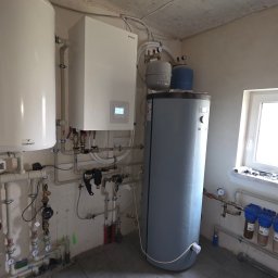 NTS-INSTAL SPÓŁKA Z OGRANICZONĄ ODPOWIEDZIALNOŚCIĄ - Maszynownia z pompą ciepła Hitachi.