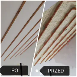 Porównanie stanu poddasza przed i po ociepleniu pianką PUR, widoczne krokwie drewniane. Po lewej stronie krokwie z płytą gipsową, po prawej krokwie wypełnione pianką termoizolacyjną.