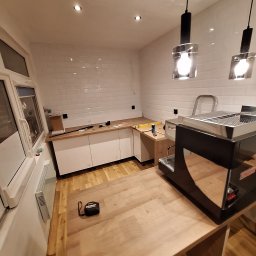 Wykonanie wnętra małej kawiarni.