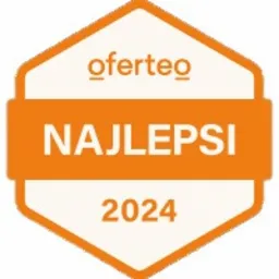 Pomarańczowa odznaka Oferteo 'Najlepsi 2024' w kształcie sześciokąta z zaokrąglonymi rogami, na białym tle.