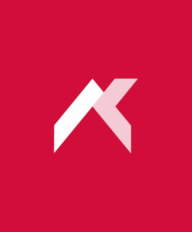 Abstrakcyjne logo w kolorze białym i jasnoróżowym na jednolitym czerwonym tle, przypominające strzałkę skierowaną w lewo lub stylizowany dach domu.