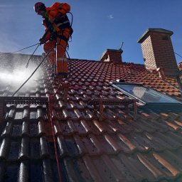 AquaUp - Efekt końcowy po kompleksowym myciu dachu – czysta, estetyczna i zabezpieczona powierzchnia.