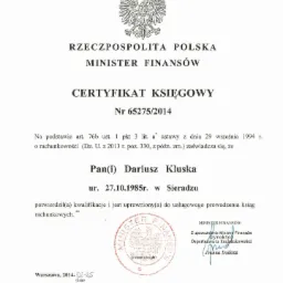 Skan certyfikatu księgowego wydanego przez Ministra Finansów Rzeczypospolitej Polskiej, z datą wystawienia w Warszawie, 2014-02-26, zawierający dane osobowe Dariusza Kluski oraz pieczęć urzędową.