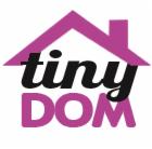 Logo firmy z fioletowym dachem domu i napisem 'tiny DOM' w kolorze czarnym i fioletowym.
