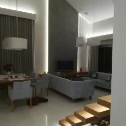 Nowoczesne wnętrze salonu z jadalnią, szare ściany, drewniane schody z podświetleniem LED, minimalistyczne lampy wiszące, jasne meble i podłoga, widok z perspektywy schodów.