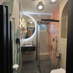 Łazienka w apartamencie nad morzem, Jurata