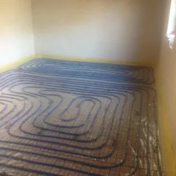 instalacja ogrzewania podłogowego - budynek jednorodzinny