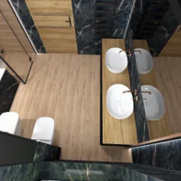 Widok z góry na nowoczesną łazienkę z marmurowymi ścianami w odcieniach czerni i złota, drewnianą podłogą i blatem, białymi umywalkami i toaletą oraz elementami armatury w kolorze miedzi.